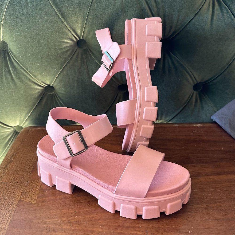 LUFFYMOMO {NIB} Chunky Platform *90s style* Lug Sole Sandals 9 blush pink salmon